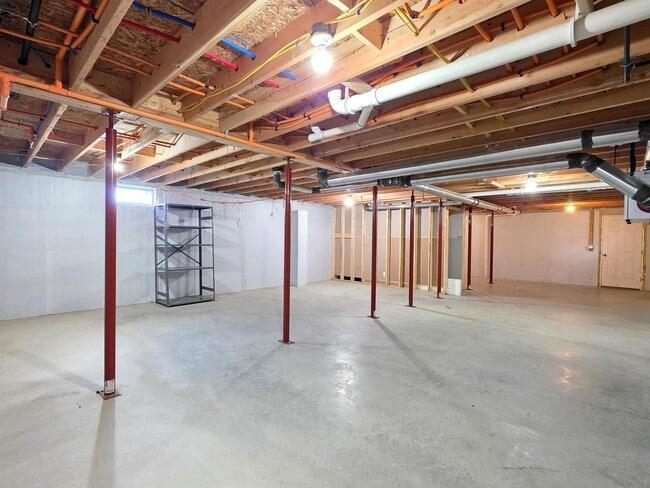 Building Photo - 4 Rock Point Rd