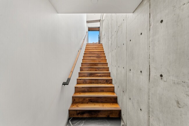 Building Photo - 4925 E Red Rock Dr