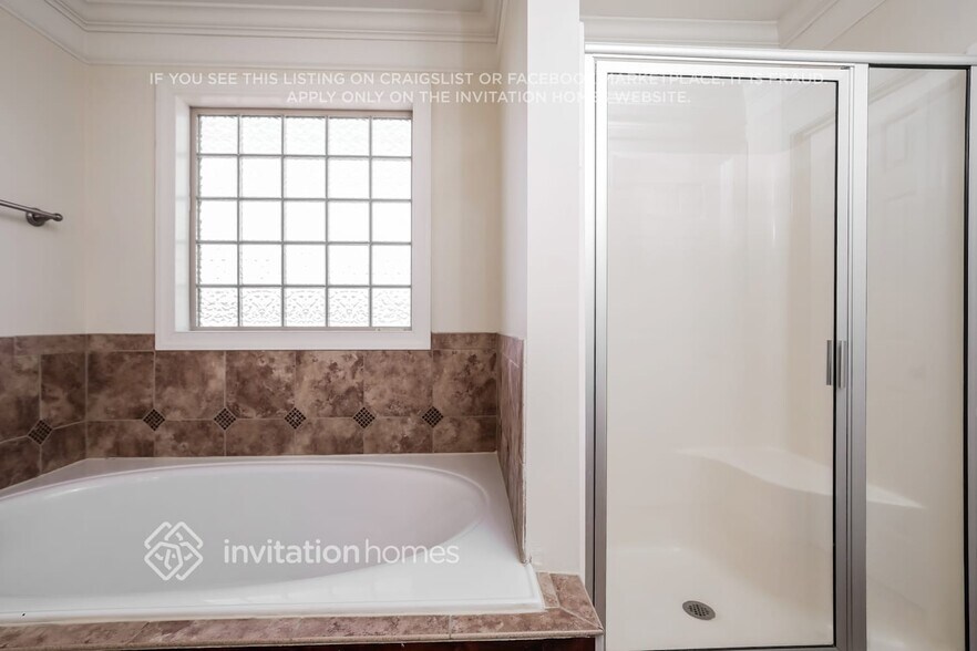 Building Photo - 15 Sun Tree Ln