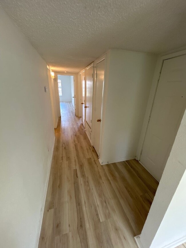 Building Photo - 5510 Brookview Ct