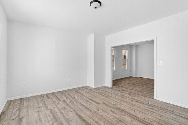 Building Photo - 398-400 N. Maple Ave