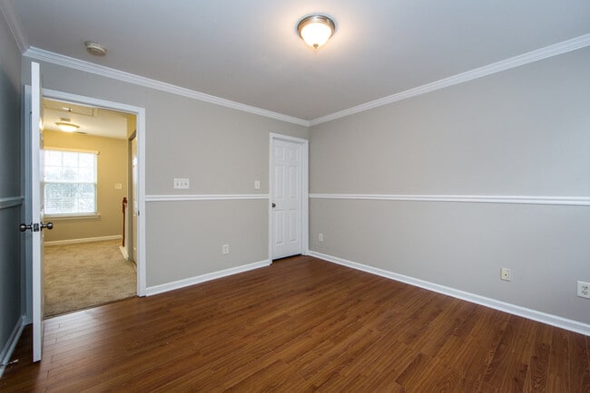 Building Photo - Great 3BD/2.5BA Home in Desirable Highland Creek!