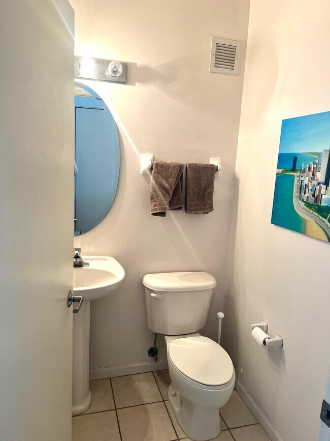 Building Photo - 600 N Dearborn St