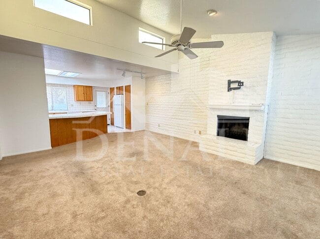 Building Photo - 15076 N Escondido Dr