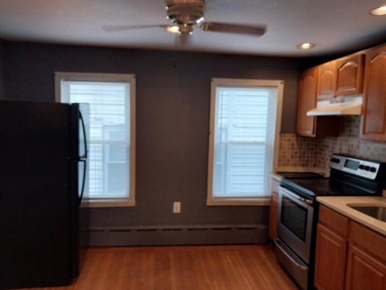 Building Photo - 7 Hillside Ave