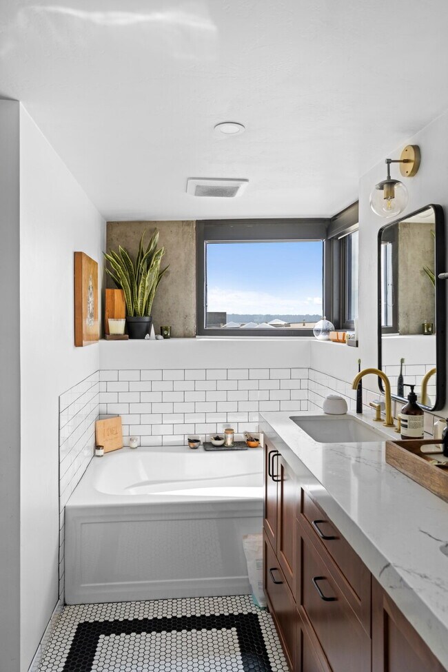 Building Photo - 1780 Kettner Blvd