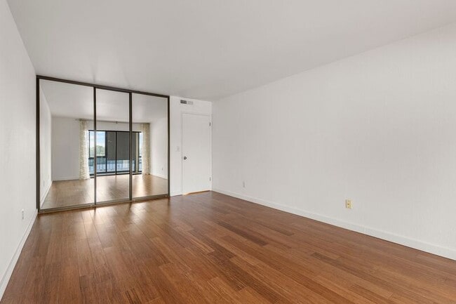 Building Photo - 4926 S Corbett Ave