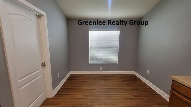 Building Photo - Gorgeous 4 Bedroom/2 Bathroom Home in Sunc...