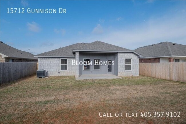Building Photo - 15712 Gunnison Dr