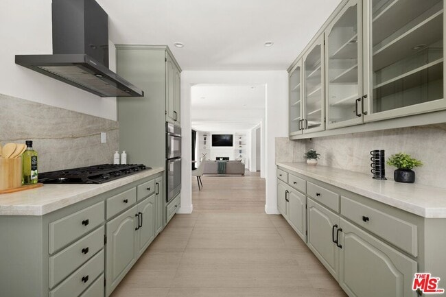 Building Photo - 712 N Rodeo Dr