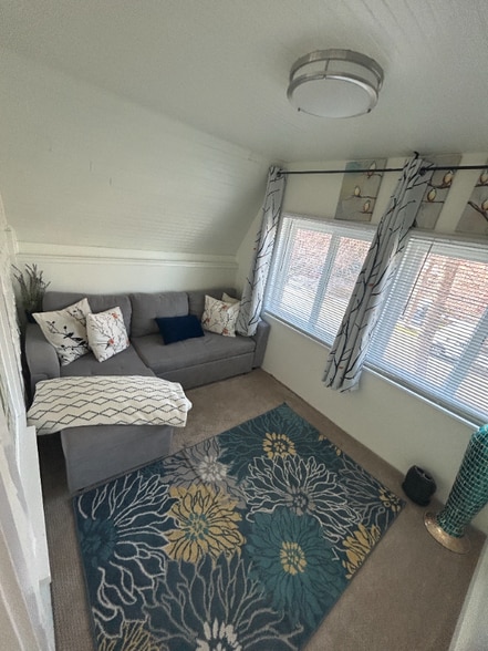 Building Photo - 859 S Grn St