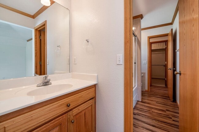 Building Photo - Spacious Bentonville Duplex!