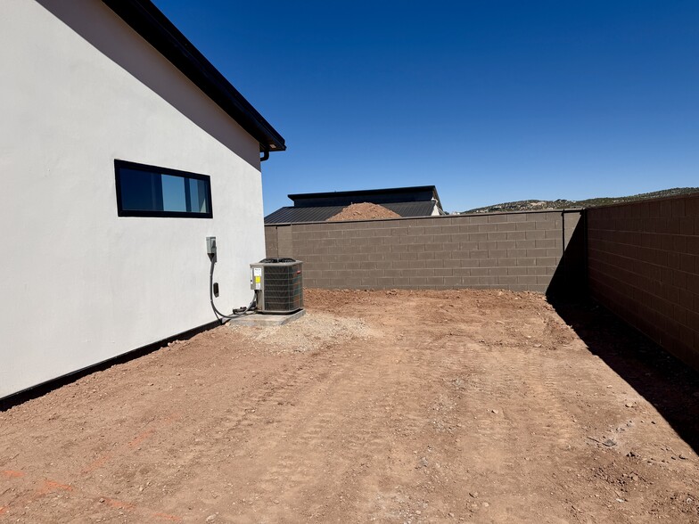 Building Photo - 2717 S Howard Ln