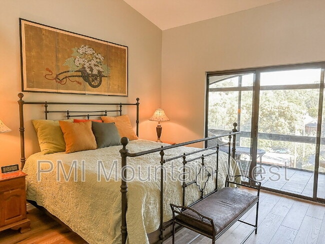 Building Photo - 171 E 3rd Ave