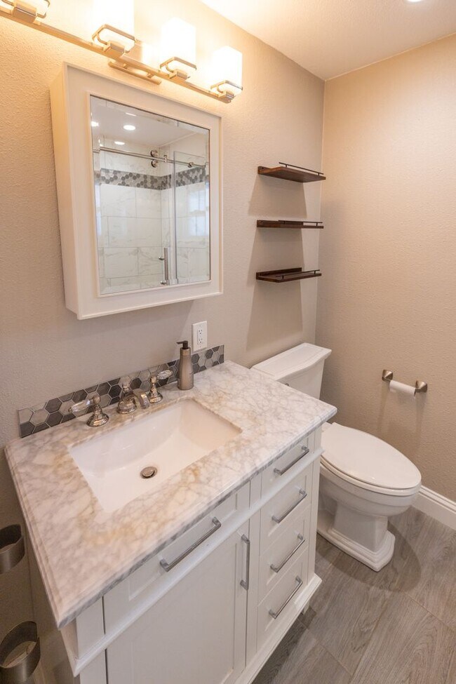 Building Photo - Amazing 4 bedroom home in one of Castro Valley's most desirable neighborhoods.  Owned solar!