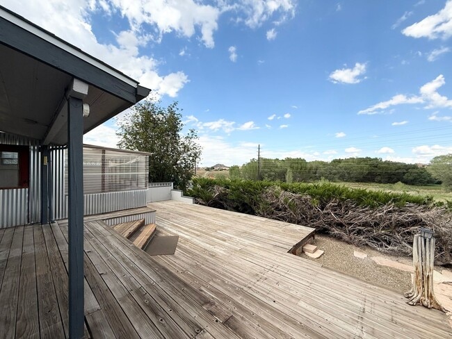 Building Photo - Charming 2-Bedroom Home with Office & Lake...