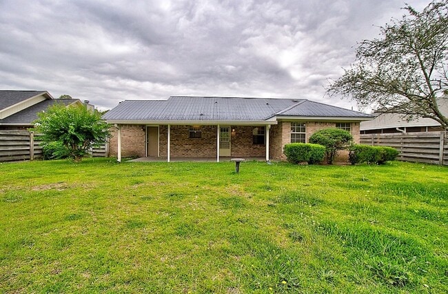 Building Photo - 784 Inwood Dr
