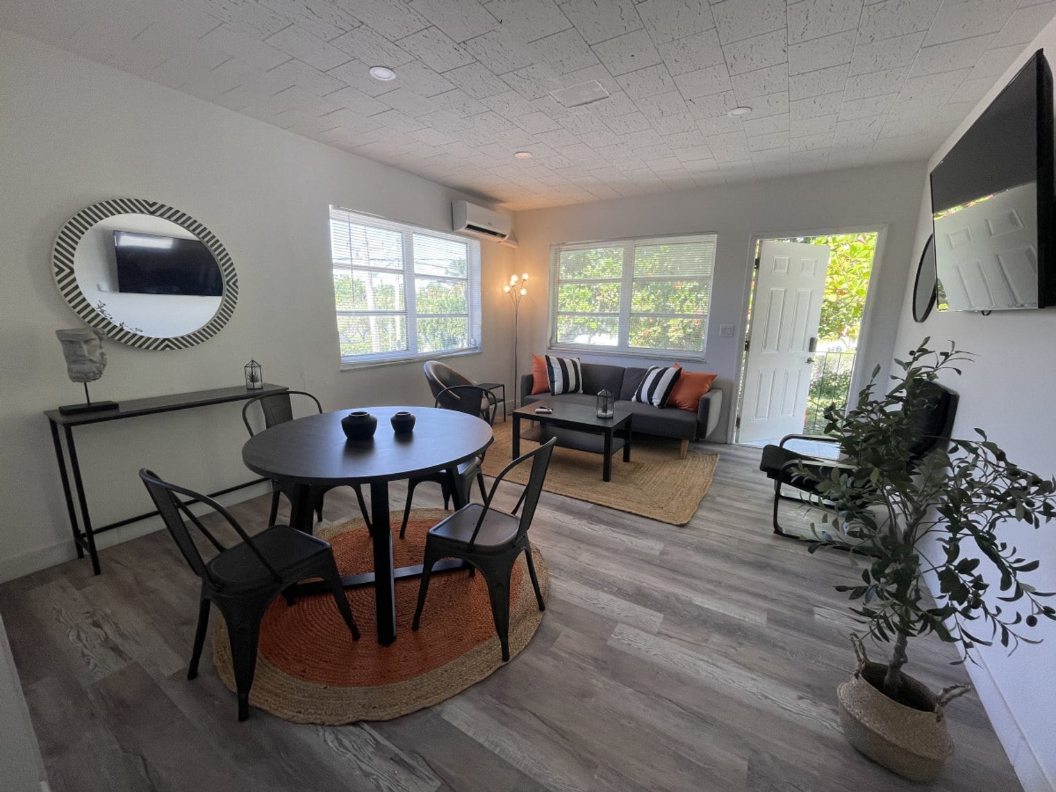 Building Photo - 2635 SW 24th Ave