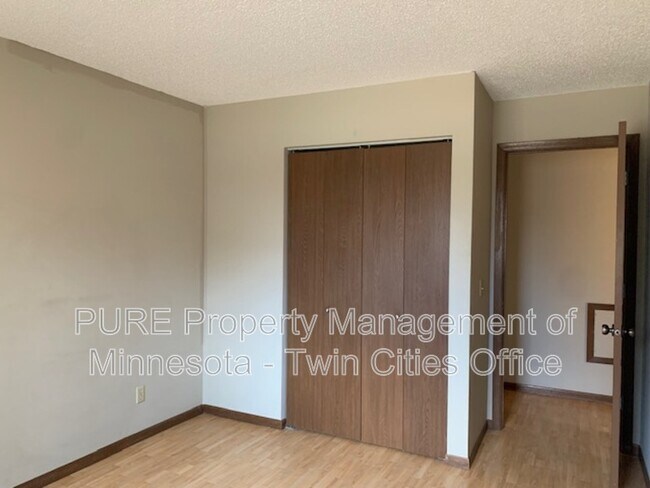 Building Photo - 1696 Pleasant St Apt C