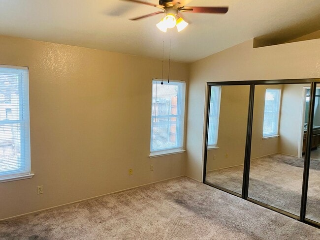 Building Photo - Fresh & Clean!!