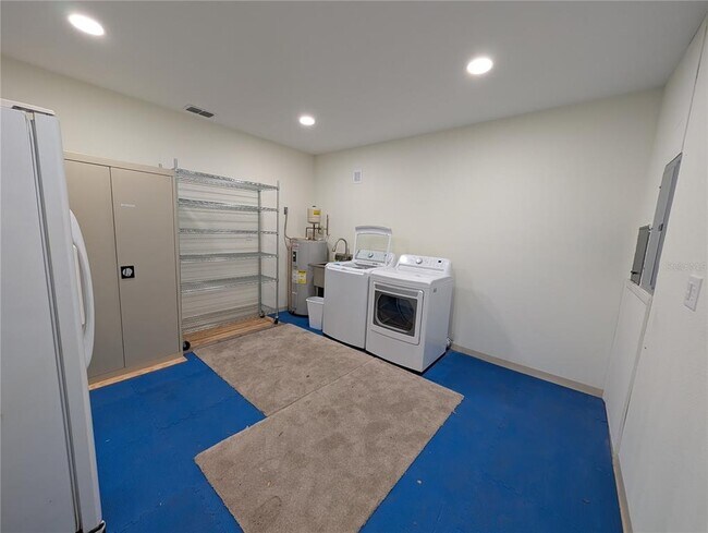 Building Photo - 8481 S Great Oaks Dr