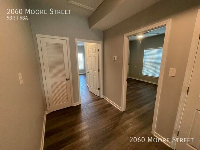 Building Photo - 2060 W Moore St