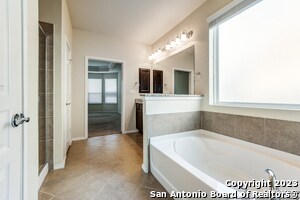 Building Photo - 13915 Persimmon Cv