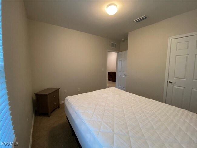 Building Photo - 2507 NW 20th Terrace