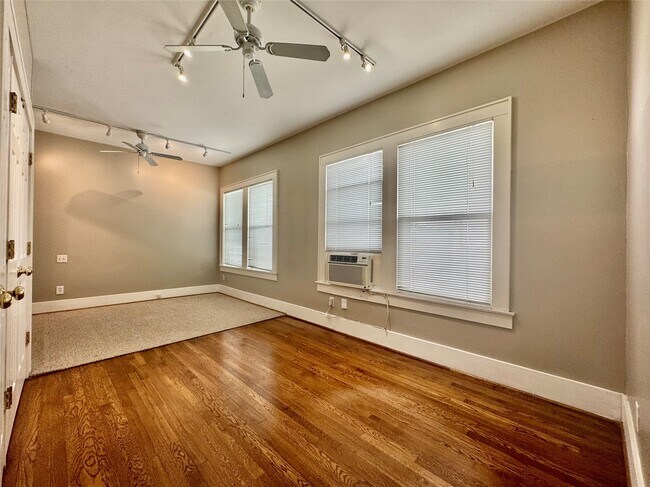 Building Photo - 605 W Saulnier St