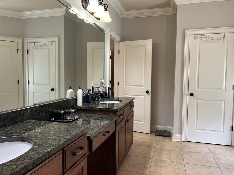 Building Photo - 7955 Magnolia Sq