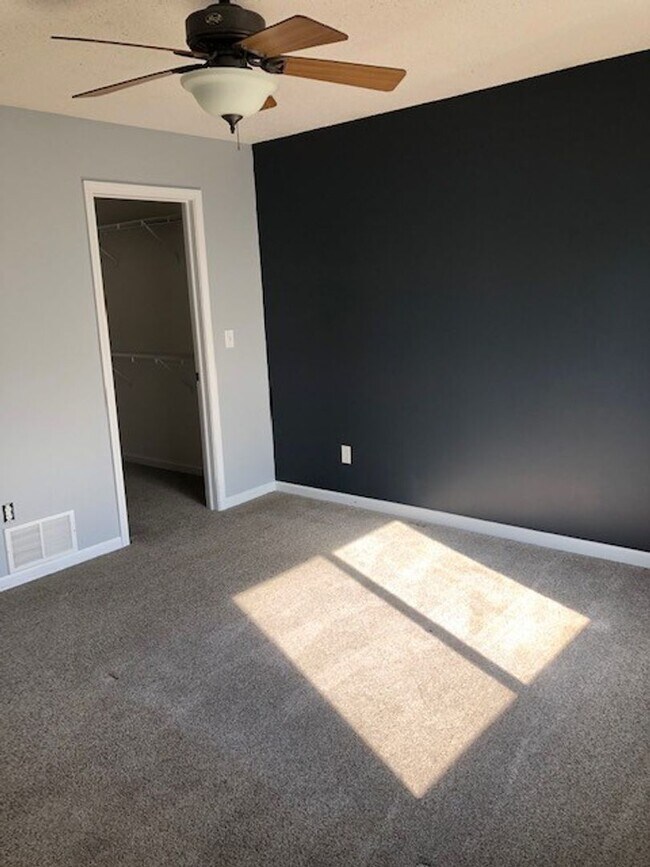 Building Photo - Amber Valley Court Townhome