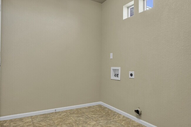 Building Photo - $2,700 - 4 Bed, 3.5 Bath Home in CO Spring...