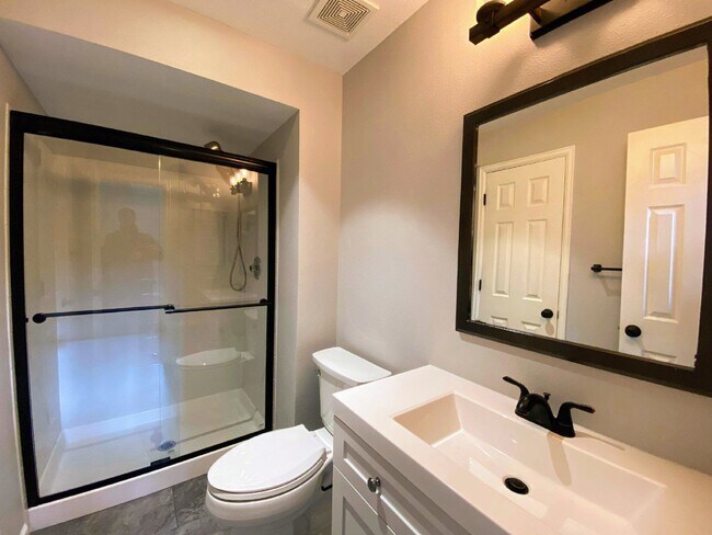 Building Photo - 6701 S Ivy Way