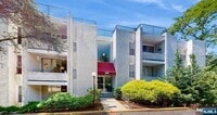 Building Photo - 462 River Rd