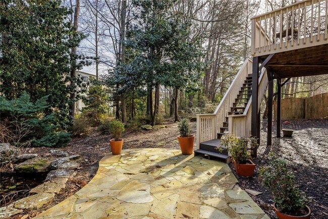 Building Photo - 2075 Willshire Glen