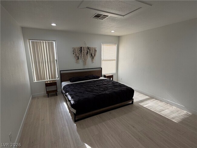 Building Photo - 3004 Ocean View Dr