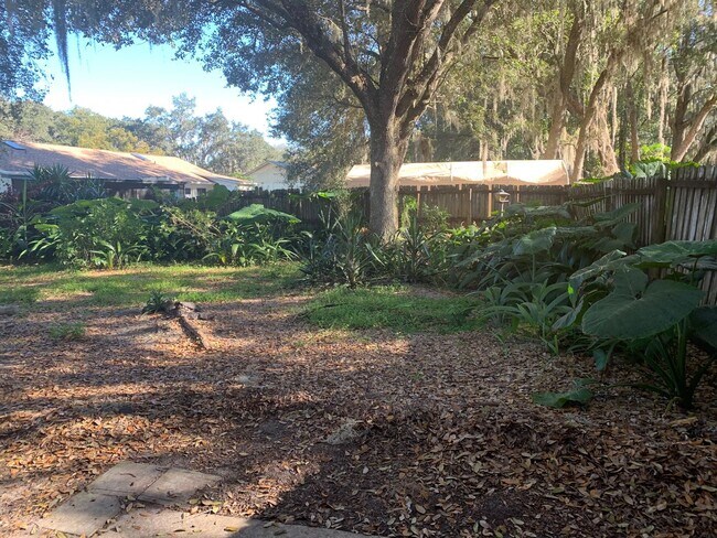 Building Photo - COZY 2/2 DUPLEX WITH FENCED YARD!