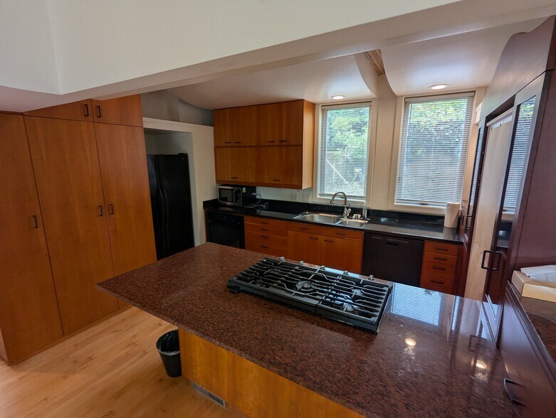 Kitchen - 2346 Cedar St