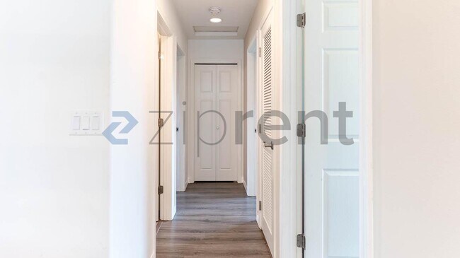 Building Photo - 7125 N Crestline St