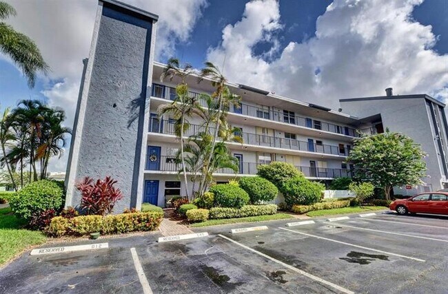 Building Photo - 14747 Cumberland Dr