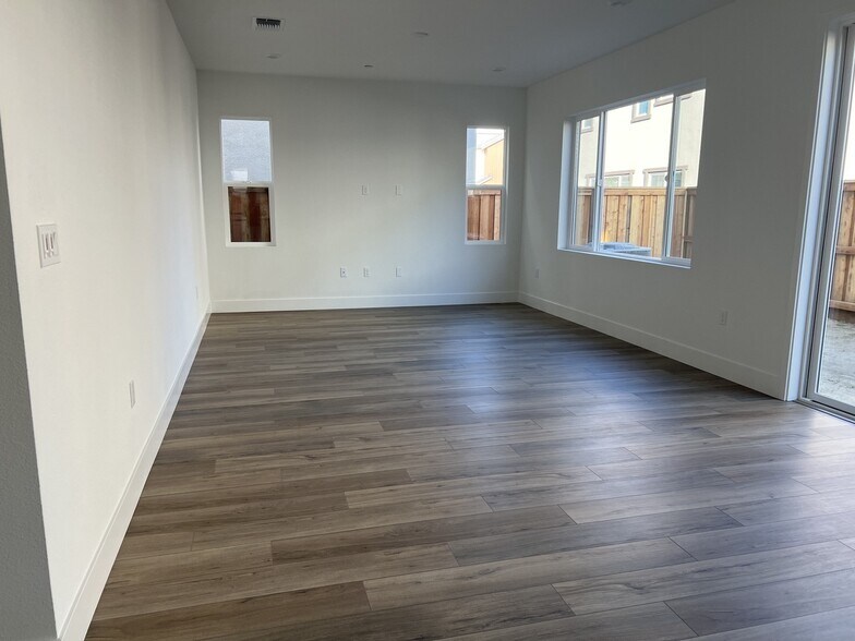 Building Photo - 3190 Workman Ave