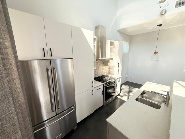 Building Photo - 5006 Woodrow Ave