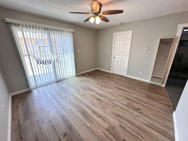 Building Photo - 2120 La Veta Dr