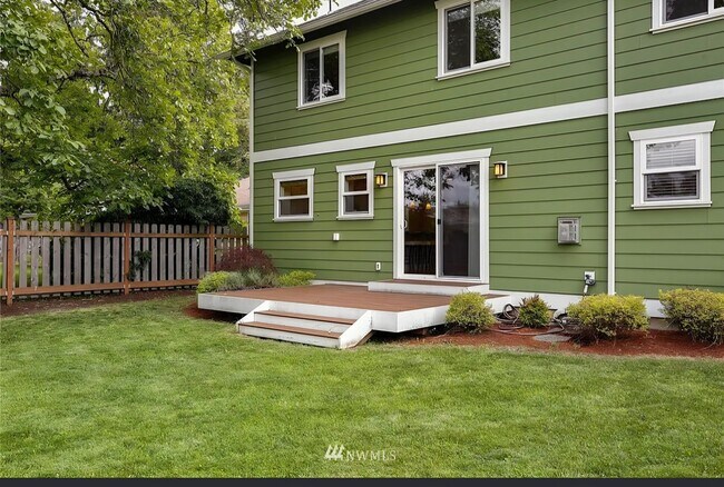 Building Photo - Spacious 5 bedroom home in desirable North Seattle Location!