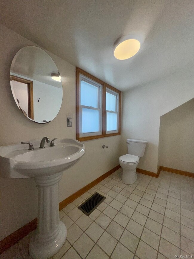 Building Photo - 16 Lake Ave