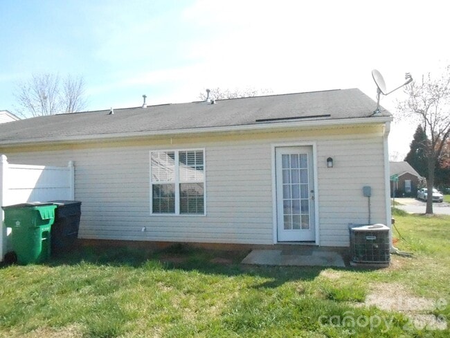 Building Photo - 5325 Harris Cove Dr