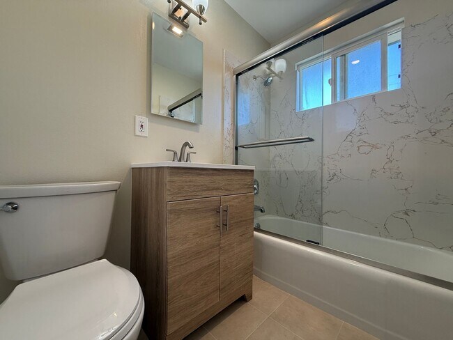 Building Photo - Spacious 5 bedroom 2.5 bath home in San Jose