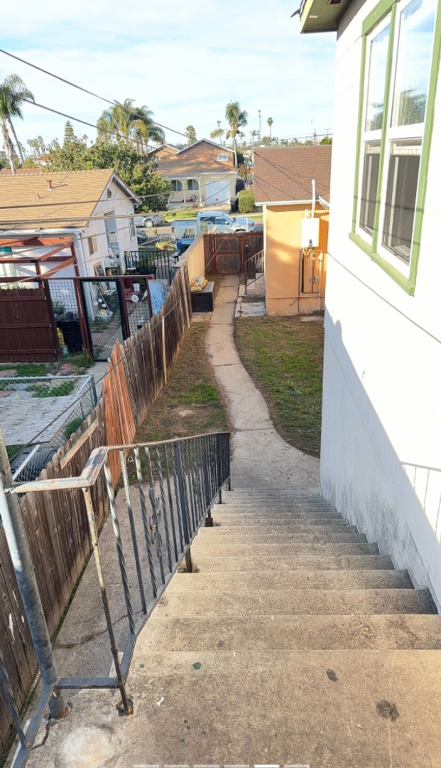 Building Photo - 2 Bed/ 1 Bath Duplex