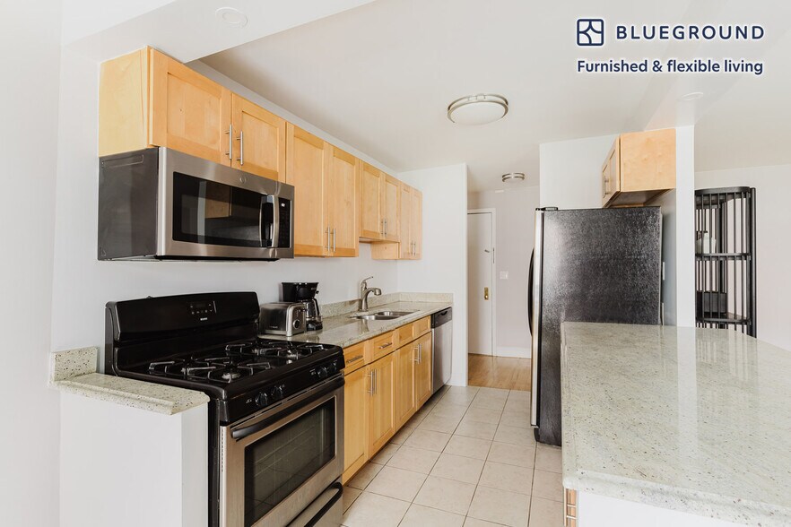 Building Photo - 50 W 97th St