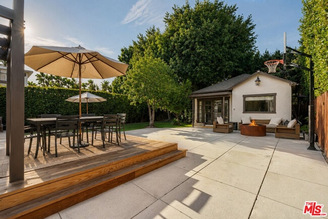 Building Photo - 6537 Moore Dr